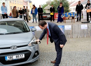 Předání asistenčního vozu Hyundai i10